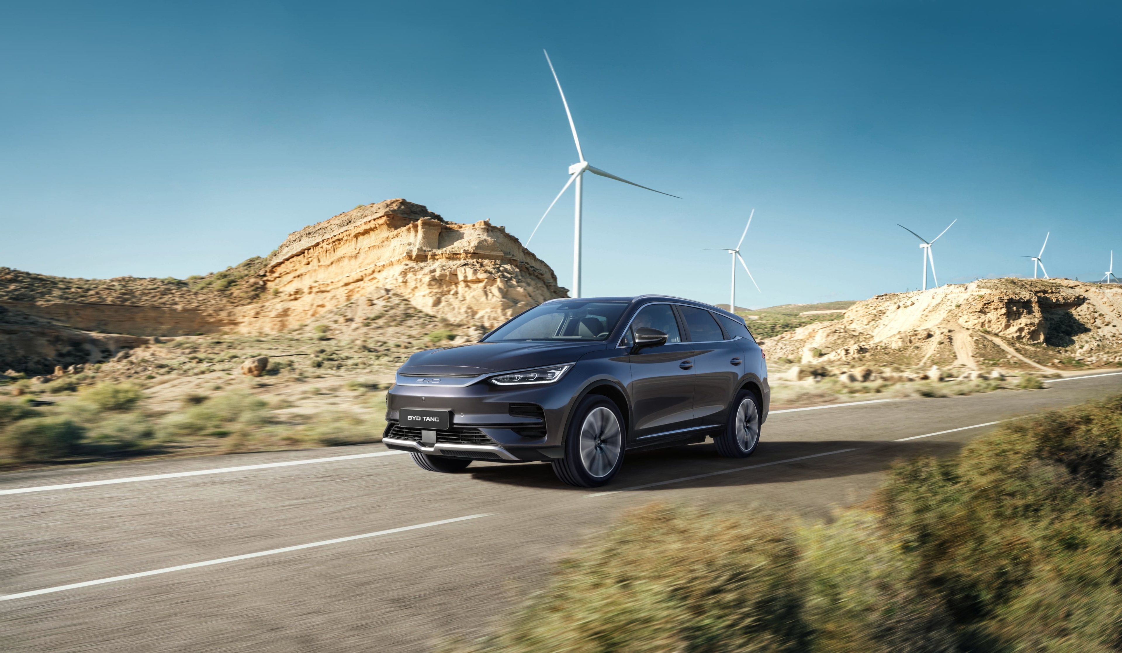 byd-tang-suv SUV BYD TANG gris, électrique et moderne