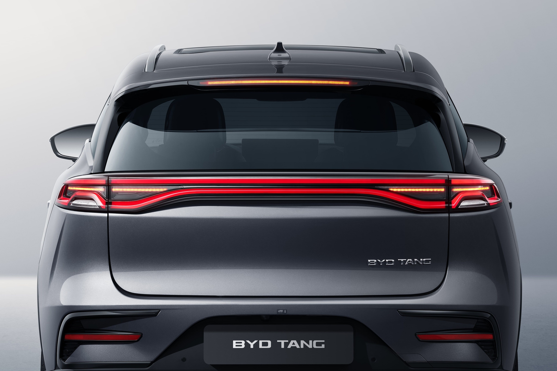 feux-arrieres-byd-tang Feux arrière LED du SUV électrique BYD Tang